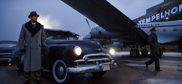 Tom Hanks next to 50s car and plane