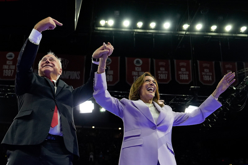 AP Harris Walz 2024 rally_800px