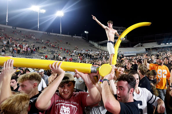 GettyImages Alabama at Vanderbilt goal post