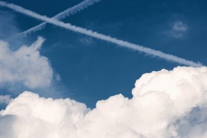 Photo_of_contrails